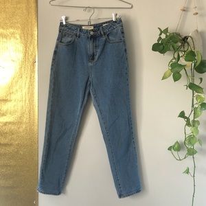 Pacsun Mom Jean in light wash. Extremely rare!